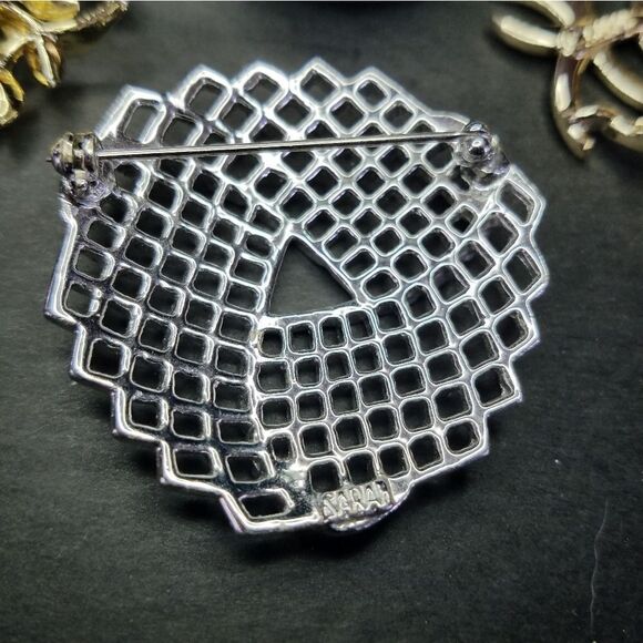 Set of 5 Vintage Signed Sarah Coventry Silver and Gold Tone Brooches 60's-80's - Picture 10 of 13